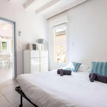 Le Patio De La - Comfortable One-bedroom Flat With Terrace In