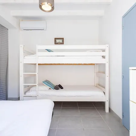 Σπίτι διακοπών Le Patio De La - Comfortable One-bedroom Flat With Terrace In *