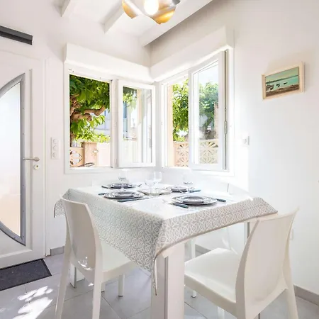 Le Patio De La - Comfortable One-bedroom Flat With Terrace In Σπίτι διακοπών Valras-Plage
