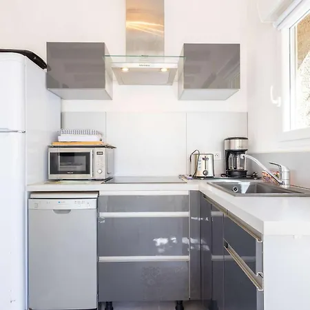Le Patio De La - Comfortable One-bedroom Flat With Terrace In Σπίτι διακοπών