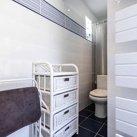 Le Patio De La - Comfortable One-bedroom Flat With Terrace In Σπίτι διακοπών